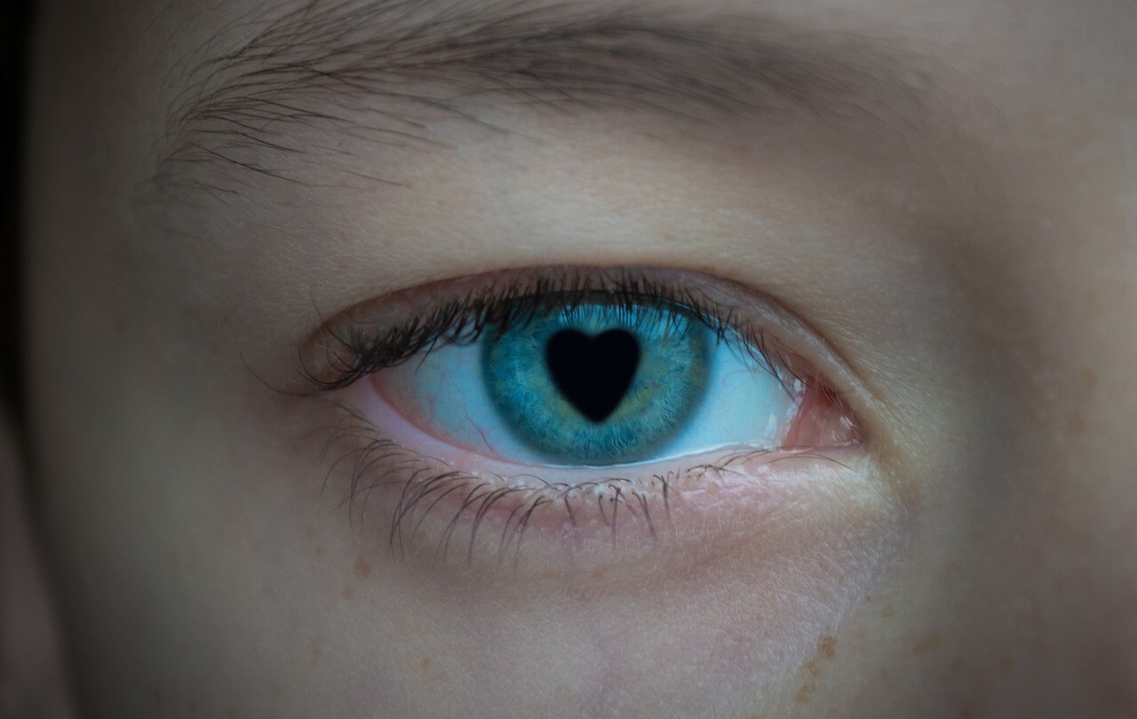 Blue eye, heart shaped pupil