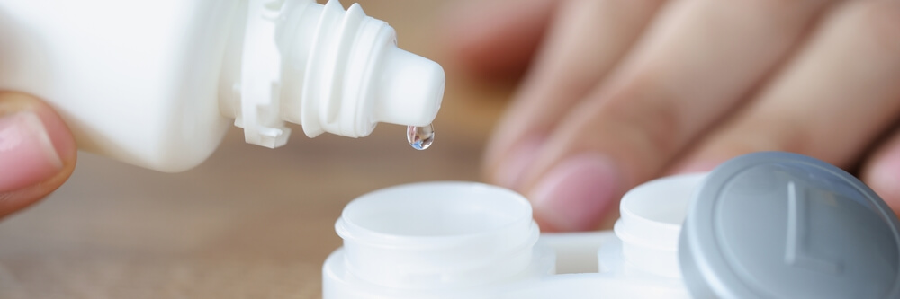 How to clean contact lenses